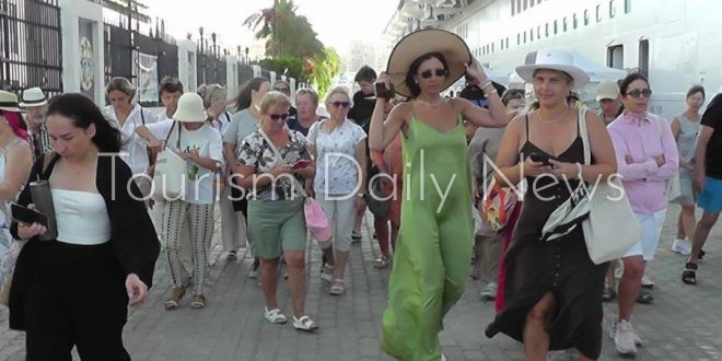 الإسكندرية تستقبل السفينة السياحية AROYA قادمة من تركيا تقل 3915 سائحًا