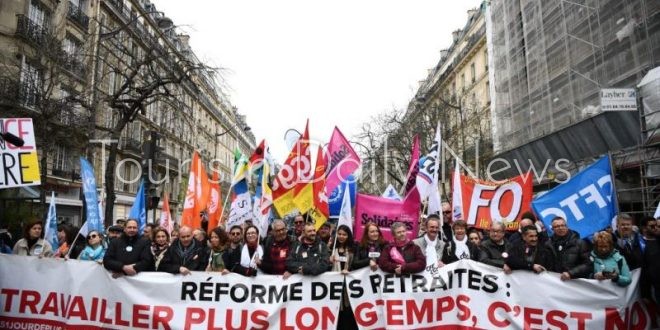 آلاف الفرنسيين يتظاهرون في ساحة الباستيل ضد سياسات ماكرون الاقتصادية