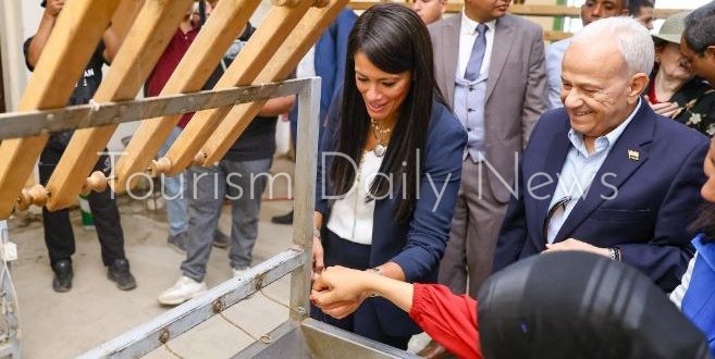 وضع حجر الأساس لمصنع تربية ديدان القز وإنتاج الحرير الطبيعي