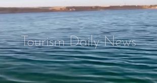 بحيرة مياه غامضة ومباركة في قلب الصحراء الغربية بالقرب من قرية البهنسا