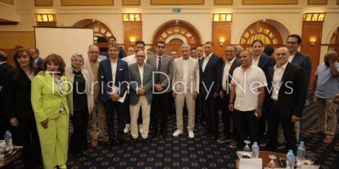 فتحي يطرح رؤيته على مستثمري السياحة بالأقصر وأسوان وعدد من المدن الساحلية