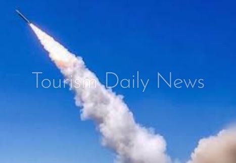 قوات الاحتلال الإسرائيلية تعترض صاروخ أطلق من اليمنية متجهاً لمطار بن جوريون