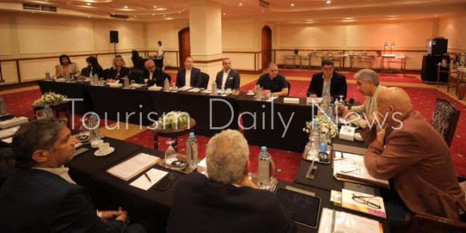 وزير السياحة يستعرض فرص الاستثمار السياحي في منطقة القاهرة التاريخية