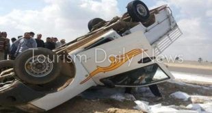 إصابة 15 عاملاً في انقلاب سيارة بالطريق الصحراوي الغربي بمركز كوم أمبو