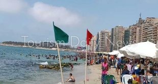 استقرار في حركة الأمواج على شواطئ الإسكندرية والرايات الخضراء تنتشر