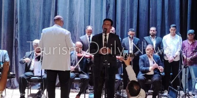 فرقة الموسيقى العربية بقيادة جهلان تحيي حفل انتصارات أكتوبر بنجع حمادي