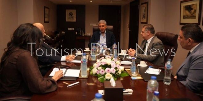 دعم الاستثمارات السياحية في مصر محور لقاء فتحي والمجلس العالمي للسفر