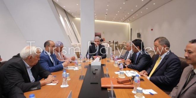 وزير السياحة والآثار يعقد اجتماعاً موسعاً لبحث مقترحات تطوير المتحف المصري بالتحرير