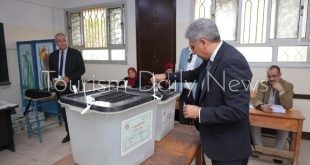 وزير السياحة والآثار يُدلي بصوته في انتخابات مجلس النواب بمرحلتها الثانية