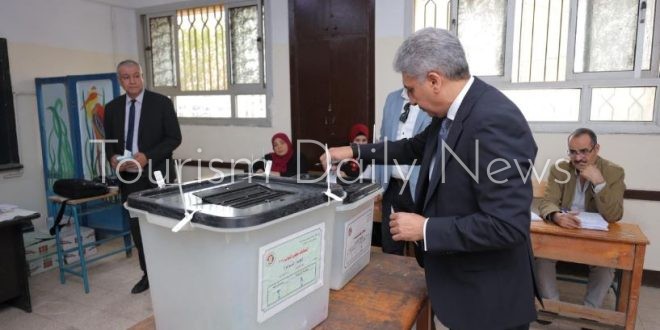 وزير السياحة والآثار يُدلي بصوته في انتخابات مجلس النواب بمرحلتها الثانية