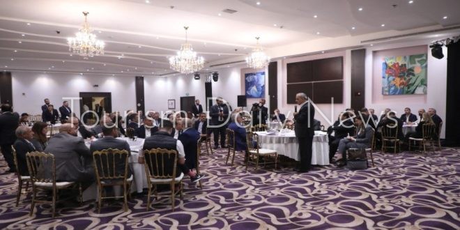 وزير السياحة والآثار يبحث الإطار العام لاستراتيجية السياحة في الأردن للأعوام 2026-2029.