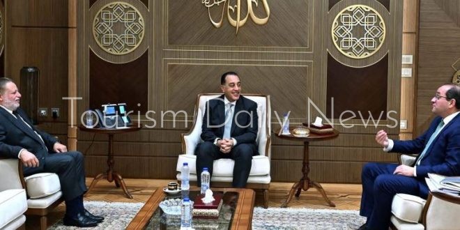 رئيس الوزراء يبحث توفير الاحتياجات المالية لسداد مستحقات الشركات الأجنبية