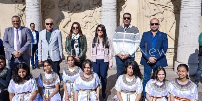 وزيرتا التخطيط والتنمية المحلية ومحافظ الأقصر يتفقدون مكتبة مصر العامة