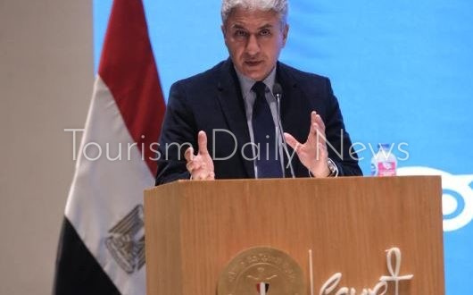 شريف فتحي وزير السياحة والآثار، في الجلسة الافتتاحية للمنتدى
