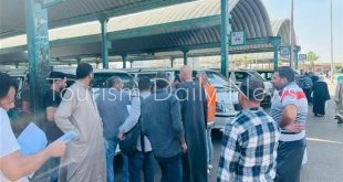 البحيرة تلغي منع جلوس النساء بجوار سائقي الأجرة بعد حالة من الجدل