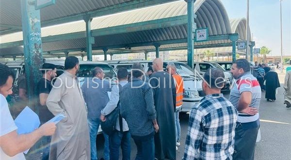 البحيرة تلغي منع جلوس النساء بجوار سائقي الأجرة بعد حالة من الجدل