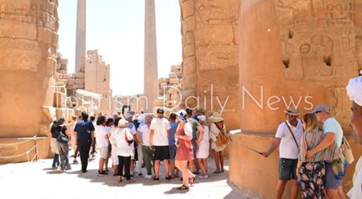 الأفواج السياحية تتوافد على معابد الأقصر مع أجواء موسم الشتاء