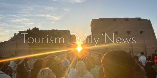 تعامد الشمس على وجه مون رع بمعابد الكرنك في يوم الانقلاب الصيفي