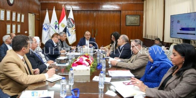 شيمي يجتمع برؤساء الشركات التابعة ويكشف نمو مبيعات القابضة للأدوية 30%