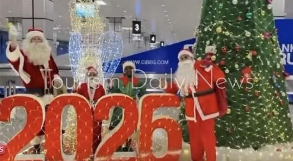 مرتدي زي سانتا كلوز .. بابا نويل البلجيكي يصل الغردقة للإحتفال بالكريسماس