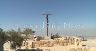 234.325 سائحاً زاروا جبل نيبو في 10 شهور غالبيتهم أجانب