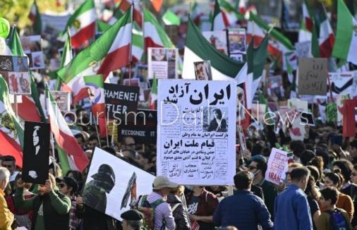 6 دول غربية تطلب من رعاياها مغادرة إيران بعد اتساع الاحتجاجات وأعمال العنف