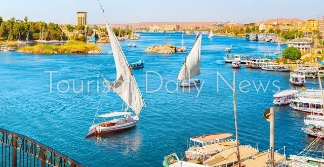 مواعيد رسو المراكب السياحية أمام معبد إدفو يثير أزمة للسياح في أسوان