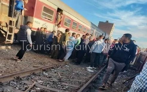 مصرع وإصابة 52 شخصاً في حادث قطار وسقوط رافعة على خط سكة حديد بتايلاند