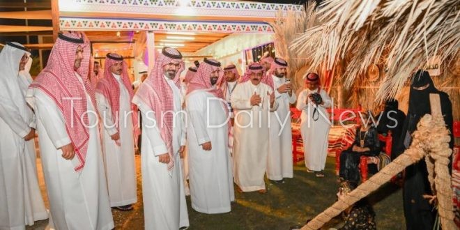 الأمير محمد بن عبدالعزيز يزور فعاليات مهرجان جازان 2026 لتعزيز السياحة