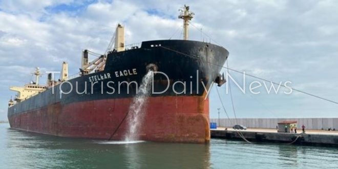 السلطات المصرية تعيد فتح ميناء العريش أمام السفن بعد تحسن الأحوال الجوية