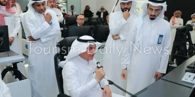 وزير البيئة السعودي يدشن طائرة أبحاث الاستمطار ويطلع على الاستزراع المائي