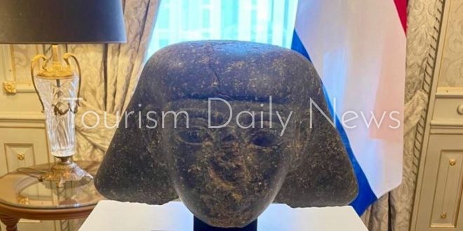 بيان من السياحة حول تسلم رأس تمثال الجرانوديوريت من هولندا يعود لعصر تحتمس