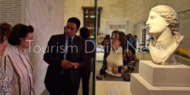 وزيرة الثقافة اليونانية تزور متحف الحضارة .. وتُشيد بثراء الحضارة المصرية