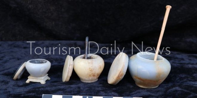 البعثة الأثرية المصرية تكتشف مجموعة من المقابر الصخرية بقبة الهواء بأسوان