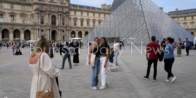 فرنسا تتصدر دول العالم في أعداد السياح وإسبانيا الأولى في الإيرادات