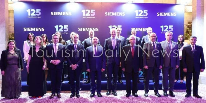 القطار الكهربائي السريع يربط بين المناطق السياحية