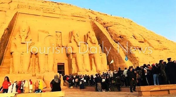 تعامد الشمس علي وجه تمثال رمسيس الثانى بمدينة أبو سمبل السياحية