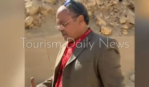 المرشد السياحي بطل فيديو المتداول للإعتداء على سور هرم أوناس يعتذر