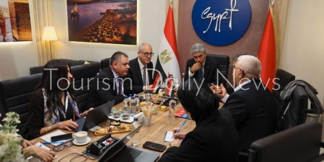 وزير السياحة يكشف فرص فتح خطوط طيران داخلية جديدة لربط المقاصد السياحية