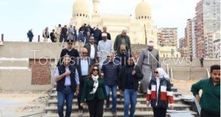 الدكتورة منال عوض وزيرة التنمية المحلية والبيئة، يرافقها المهندس أيمن عطية محافظ الإسكندرية