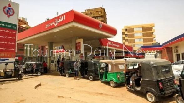 أزمة الوقود في السودان تشتد.. طوابير المركبات والأسعار تثقل كاهل المواطنين