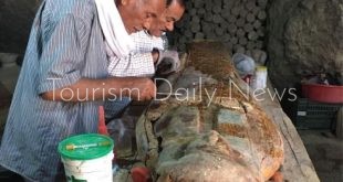 تفاصيل العثور على خبيئة توابيت منشدي آمون الملونة و8 برديات نادرة الأقصر