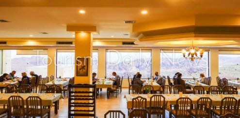 تراجع كبير في مبيعات المطاعم السياحية بسبب حرب أمريكا وإسرائيل على إيران