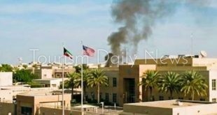 السفارة الأميركية في الكويت تدعو بعدم التوجه إلى مقرها بعد تعرضه لضربات