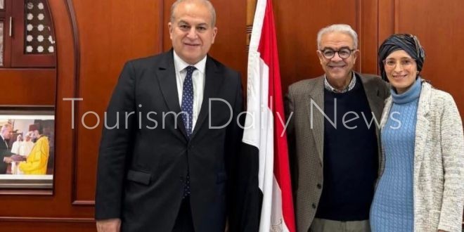 قبل تكريمه بالأقصر .. سفير مصر في الرباط يستقبل المخرج المغربي جمال سويسي