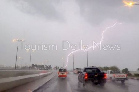 استمرار هطول أمطار رعدية وسيول في نجران وجازان ومكة المكرمة