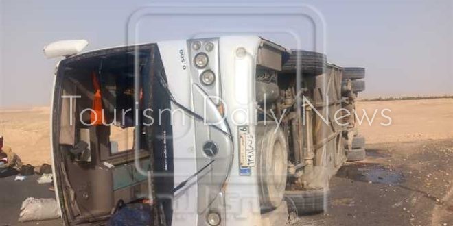 إصابة 18 طالبة في حادث مأساوي في إلمنيا .. انقلاب أتوبيس بالطريق الصحراوي