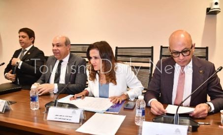 النواب يناقش أسعار تذاكر الطيران من الخليج وأسباب تأخر رحلات مطار الأقصر