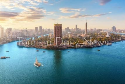 السياحة تضغط .. والحكومة تُعيد ضبط “ساعة الإغلاق” لإنقاذ الموسم