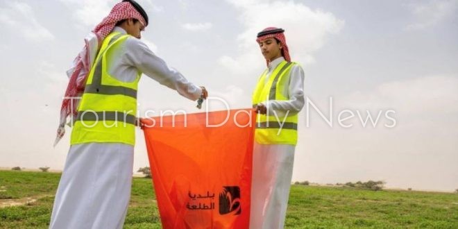 حملة تطوعية لتنظيف المتنزهات البرية على الحدود الشمالية السعودية
